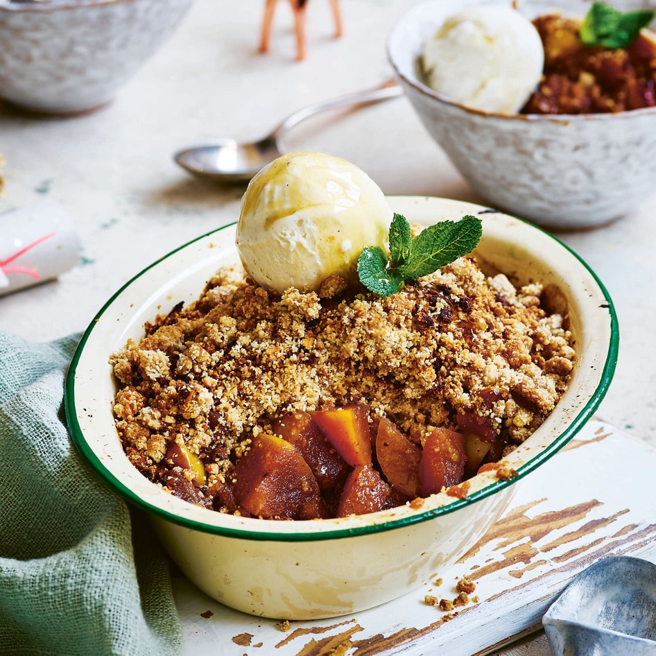Gaz Oakley's Cinnamon-Spiced Vegan Apple Crumble À La Mode
