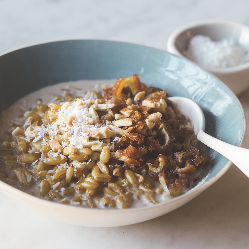 Buckwheat Breakfast Bowl With Cinnamon and Coconut