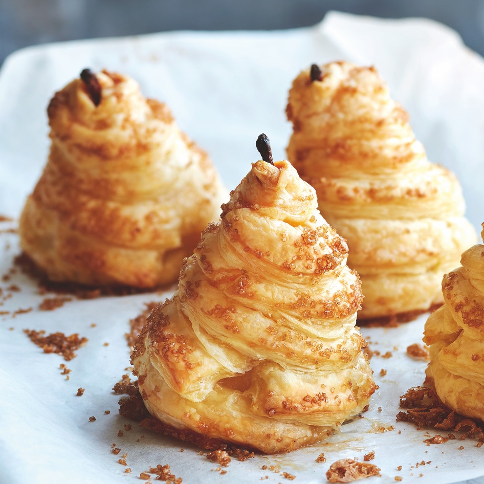 Vegan Puffed Pears With Chocolate Sauce