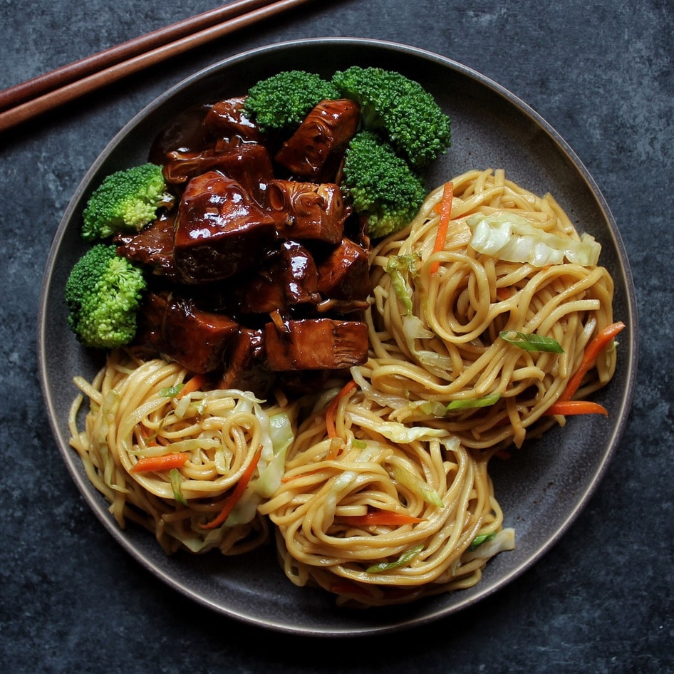 Bourbon Jackfruit Chicken With Chow Mein